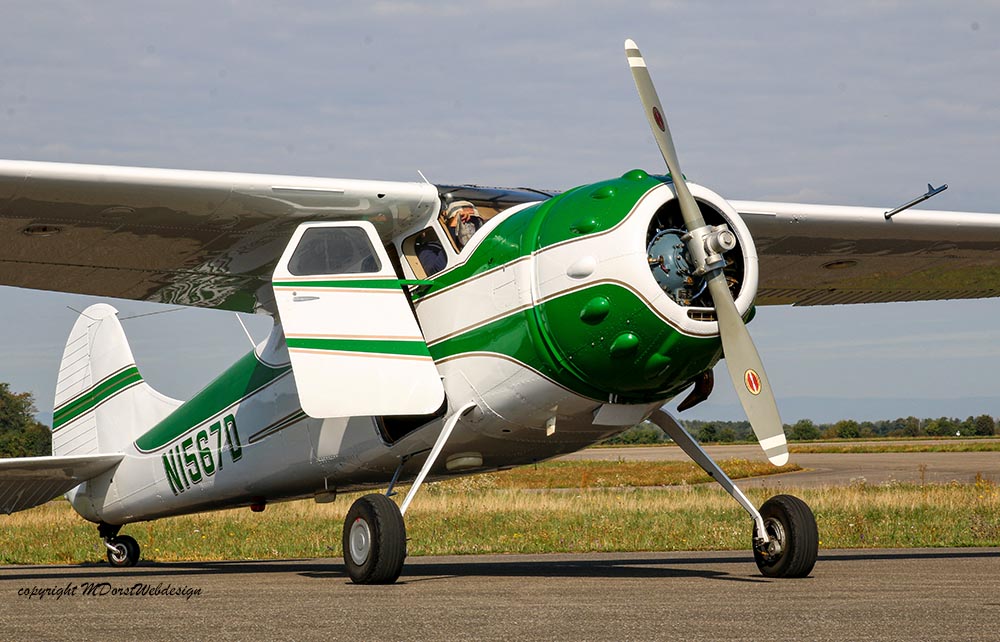 Cessna 195 2015 09 2615