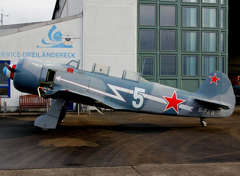 Yak-11_D-FJII_2011-02-254.jpg